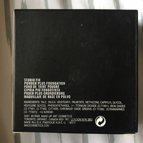 MAC Powder Foundation - Picture 2 of 2